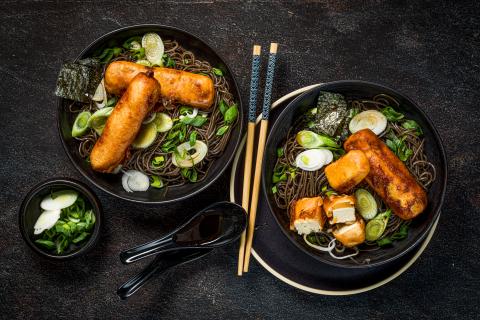 Umami Tofu Tempura su spaghetti soba 