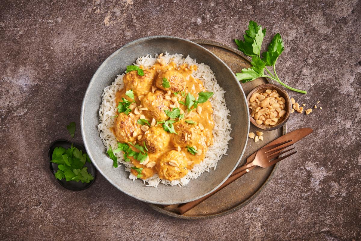 Meatballs with peanut sauce - Recipes | fooby.ch