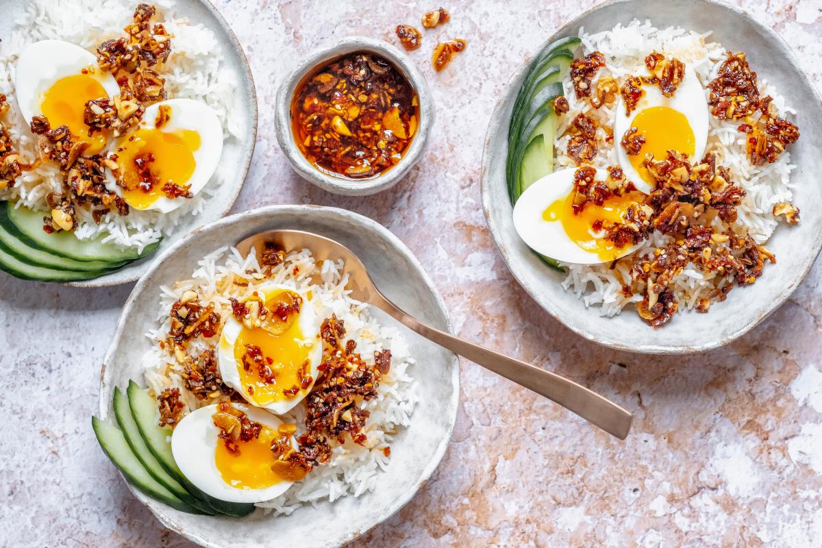 Chilli crunch with rice and egg - Recipes | fooby.ch
