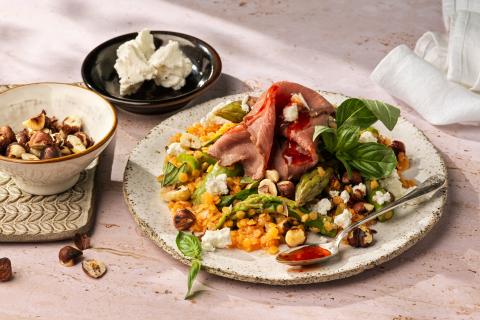 Lentils with asparagus and roast beef