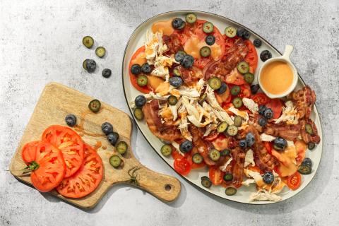 Chicken salad with tomatoes and bacon