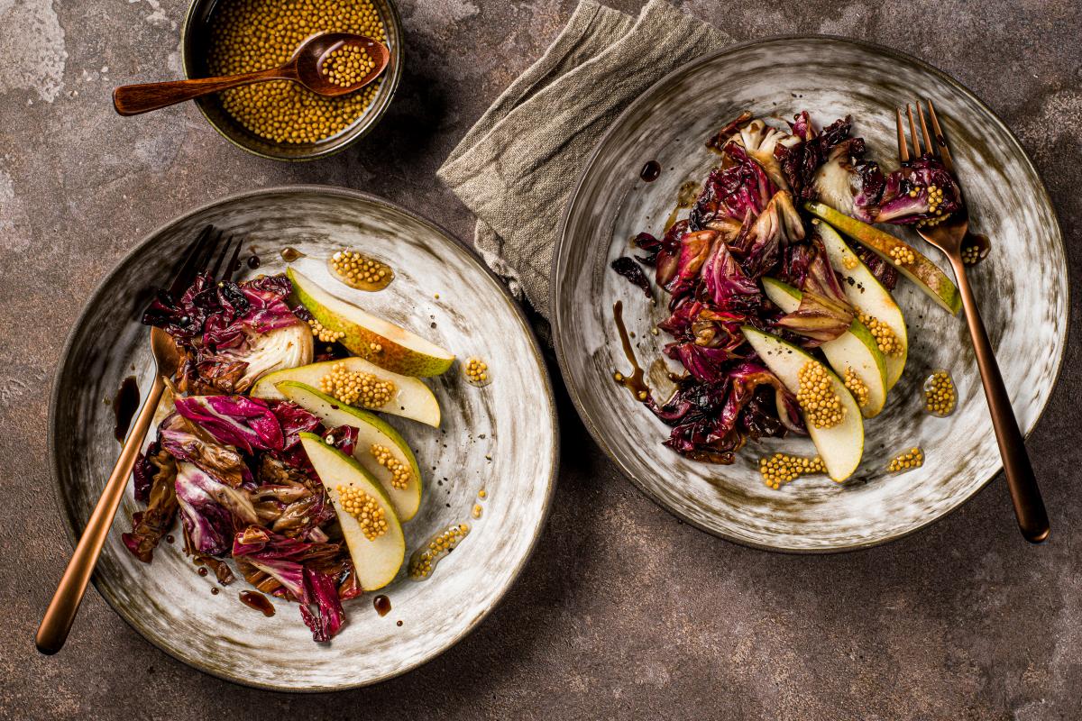 Pan-fried chicory with pear - Recipes | fooby.ch