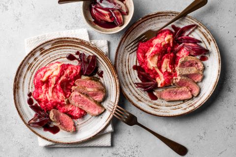 Rinds-Entrecôte mit Randen-Kartoffelstock