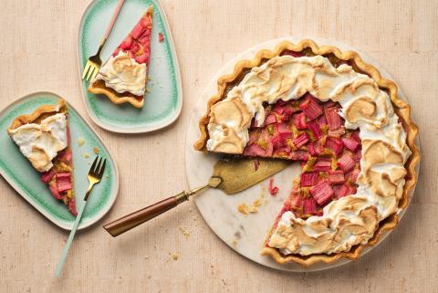 Rhubarb tart with pistachios