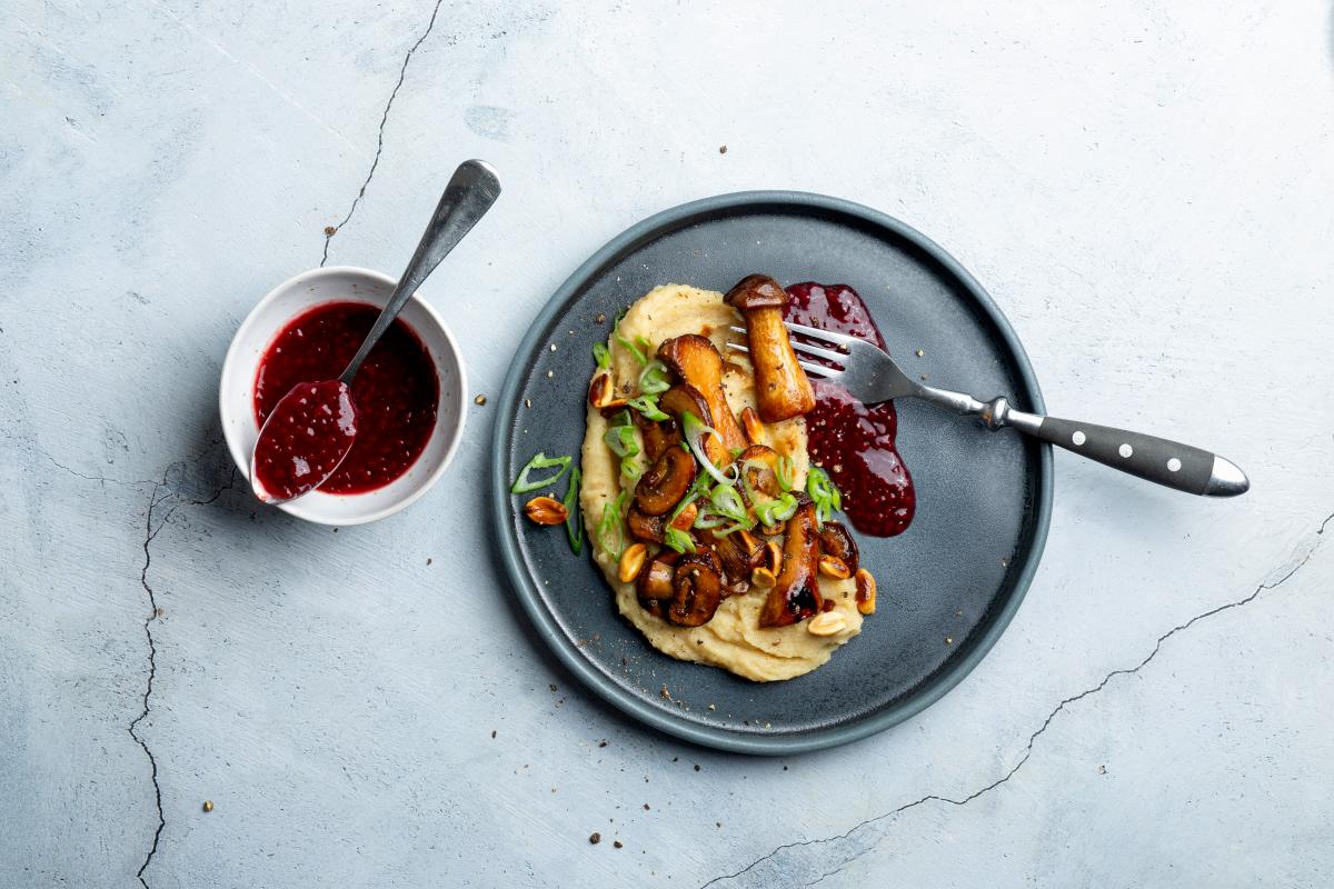 Mushrooms on a bed of parsnip puree - Recipes | fooby.ch
