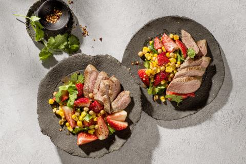 Filetto di agnello con insalata di fragole