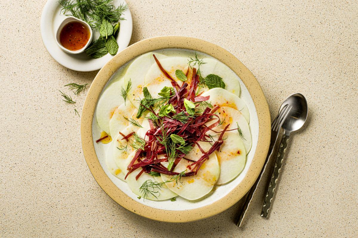 Kohlrabi herb salad with Bündnerfleisch - Recipes | fooby.ch