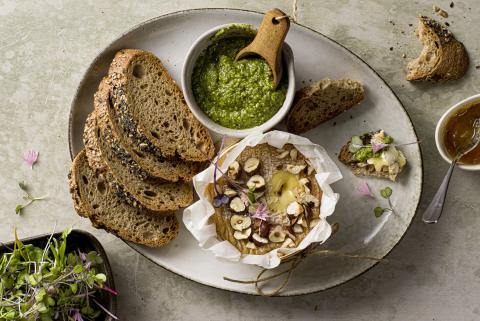 Fromage au four au pesto de cresson 