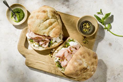 Sandwich con mortadella