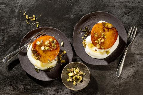 Pan-fried persimmon with yoghurt