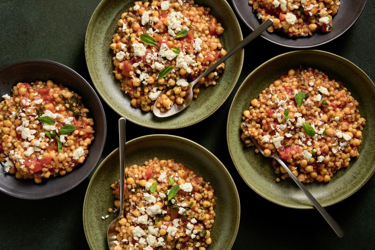 Chickpea and pearl couscous stew - Recipes | fooby.ch