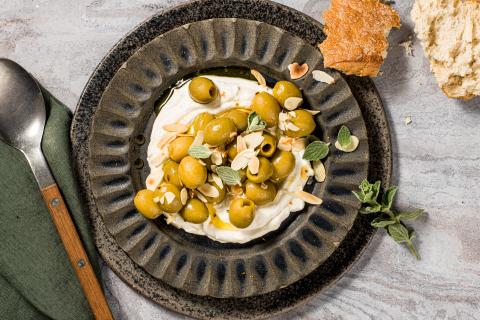 Marinierte Oliven mit Ricotta 
