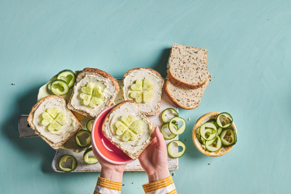 Flaxseed toast with cucumber - Recipes | little FOOBY