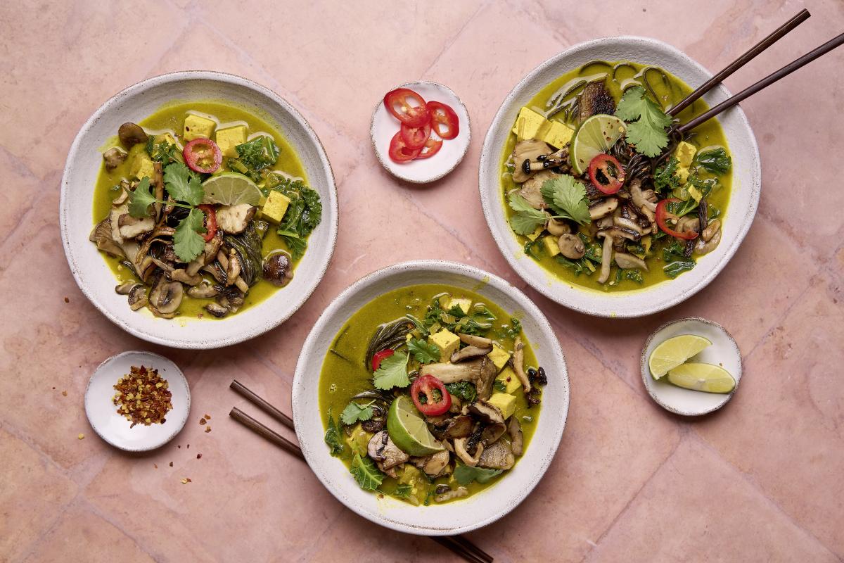 Turmeric mushroom curry with soba noodles - Recipes | fooby.ch