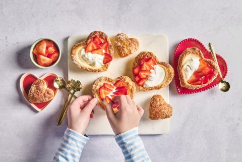 Tortine a forma di cuore con crema allo yogurt