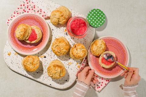 Scones mit Rhabarber