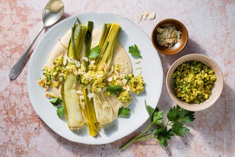 Leek on almond dip