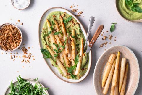 Asparagi bianchi con dip di fagioli