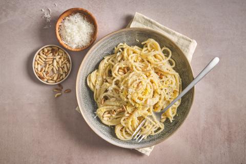 Pasta with white pesto