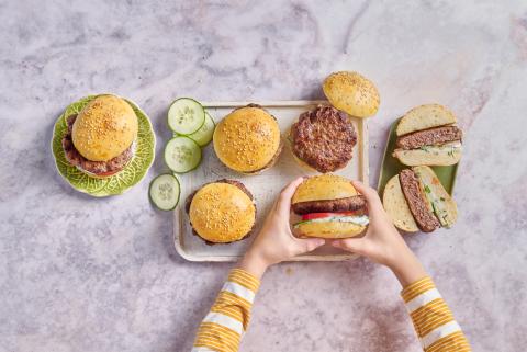 Rindfleisch-Burger mit Jogurtsauce