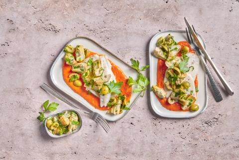 Lemon sole fillets with artichokes and peppers