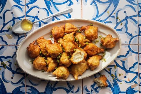 Loukoumades (Hefeteigbällchen)