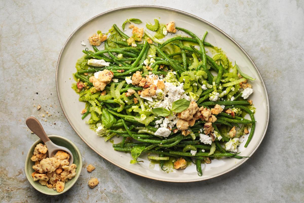 Bohnensalat mit Parmesan-Crumble - Rezepte | fooby.ch