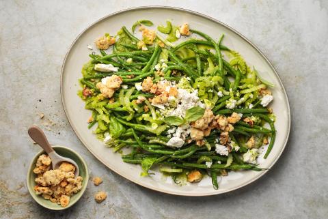 Salade de haricots et crumble de parmesan