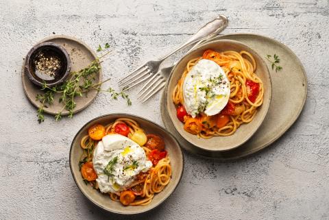 Pasta with tomatoes and burrata 