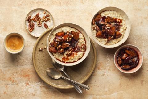 Porridge with stewed plums  