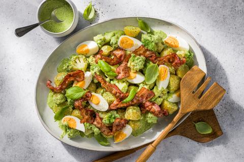 Insalata di patate con cavolo romanesco e uovo