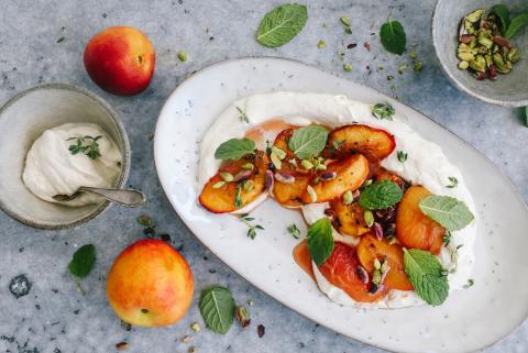Nectarines sur lit de crème au séré et au mascarpone