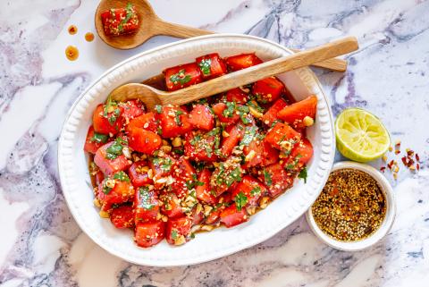 Insalata asiatica di anguria piccante