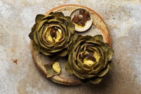 Artichokes with truffle hollandaise