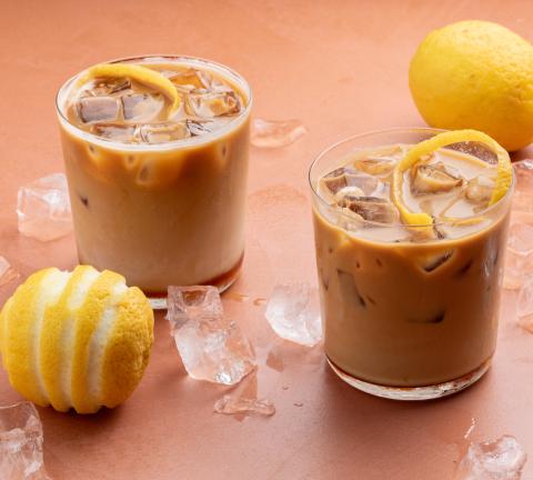 Eiskaffee mit Zitronen-Zeste