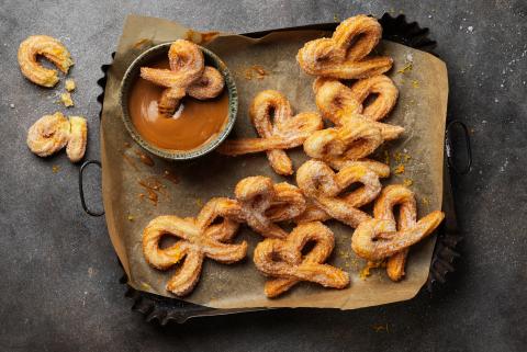 Bow churros with Spekulatius dip