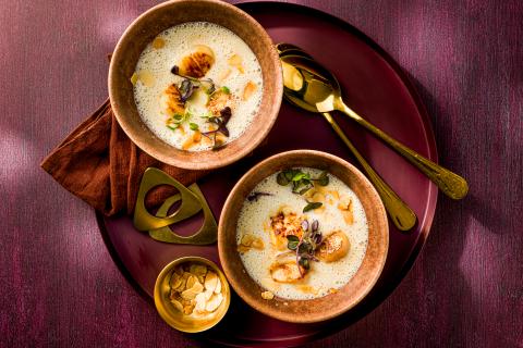 Velouté de noix de Saint-Jacques aux amandes