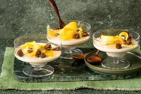 Mousse au kombucha et au miel avec de la mangue