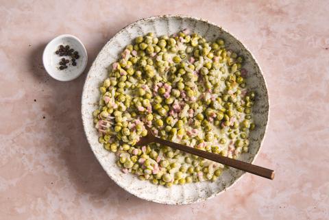 Erbsli-Sauce mit Schinkenwürfeli