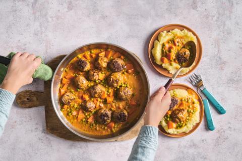 Hackfleischbällchen mit Erbsli und Rüebli