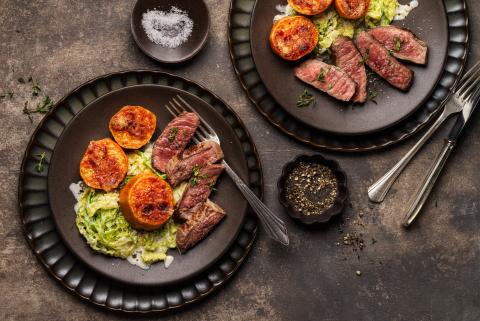 Süsskartoffeln aus dem Ofen mit Steaks