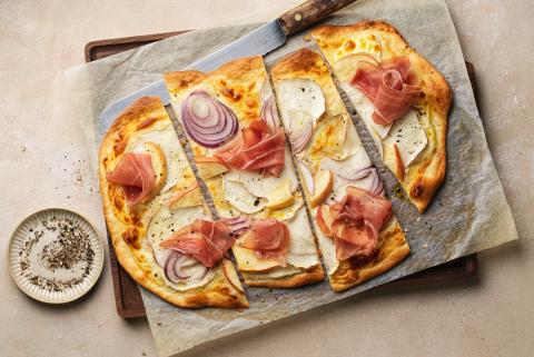 Tarte flambée con rape e mele
