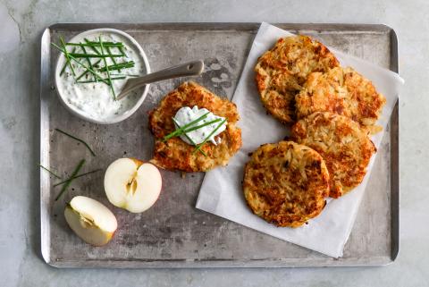 Kartoffel-Apfel Rösti mit Kräuterquark-Dip