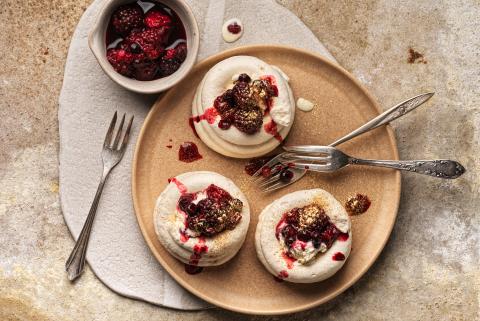 Tartelettes à la meringue et aux baies 