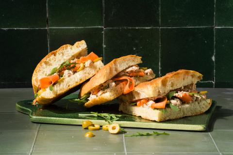 Focaccia-Sandwiches mit Thon und Rüebli