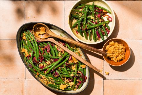 Fagiolini verdi con crumble al parmigiano
