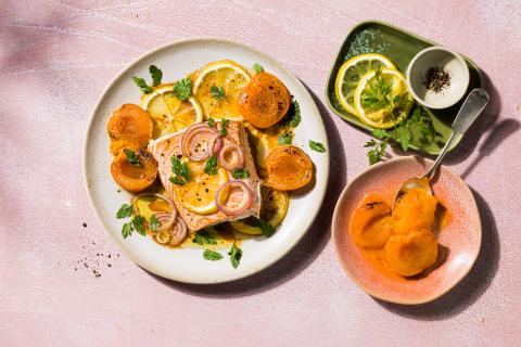 Salmon with apricots and chervil