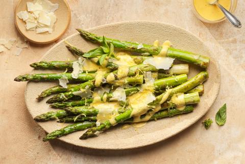 Spargeln mit Zitronen-Hollandaise 