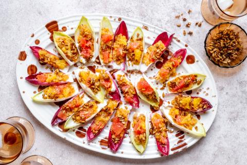 Barchette di cicoria belga con insalata di lenticchie