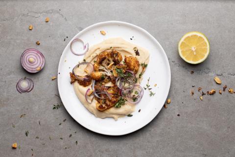 Blumenkohl-Steak-Chunks mit Bohnenmus